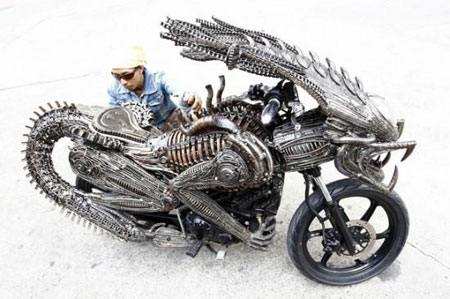 Artista cria moto Alien-predador
