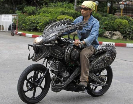 Artista cria moto Alien-predador